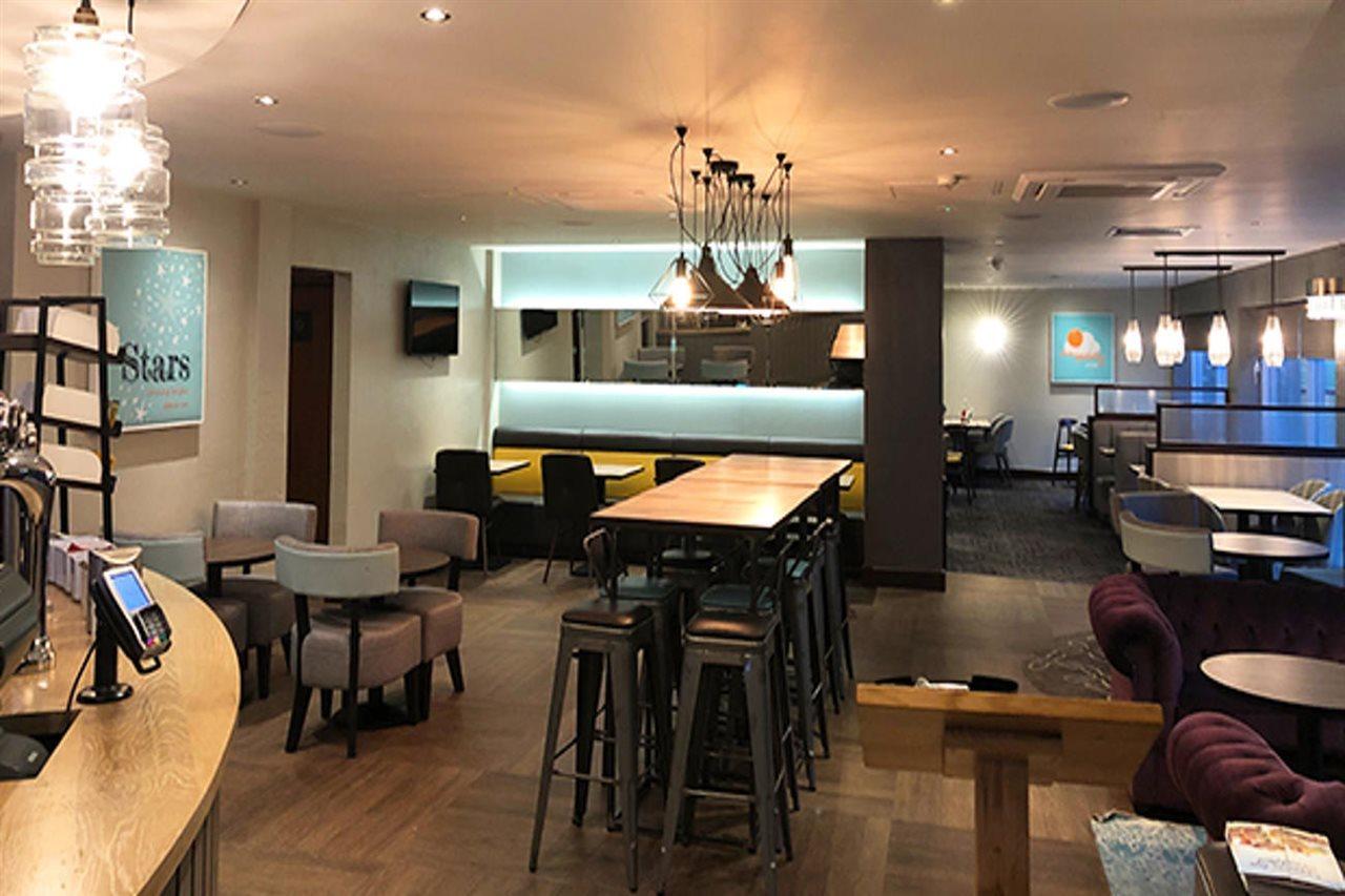 Premier Inn Watford Central Exterior foto